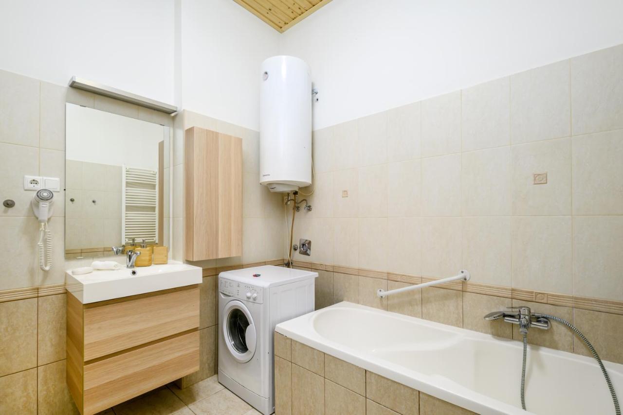 Downtown Deluxe-Two Bedroom Apartment With Sauna Budapest Exterior photo